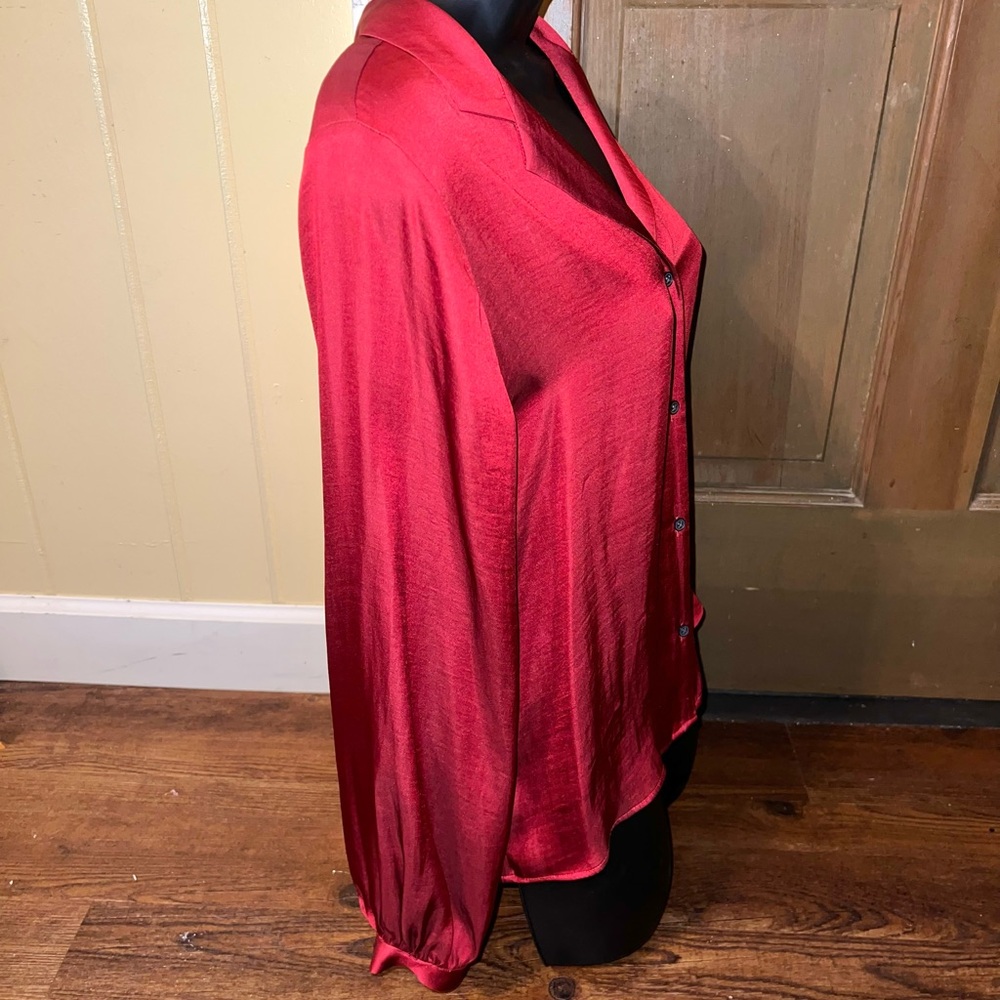 ⭐️Banana Republic Red Silky Button Up Holiday Party Long Sleeve Blouse Size XS - Picture 8 of 16